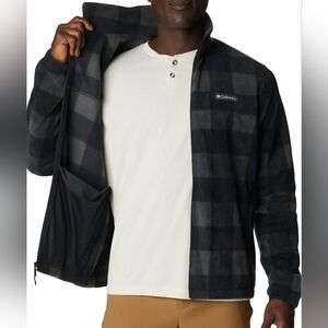 (100) Columbia Men's Dark Checkered Jacket